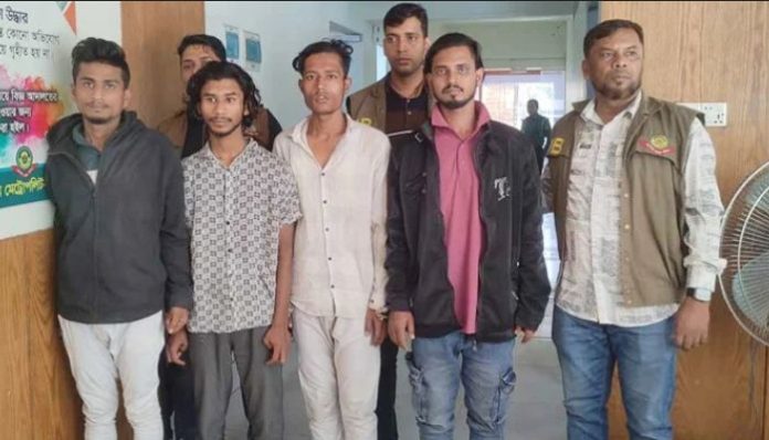 Bangladesh: Islamic extremists associated with BNP kidnap 3 Hindus including temple priest, beat them up and demand ransom