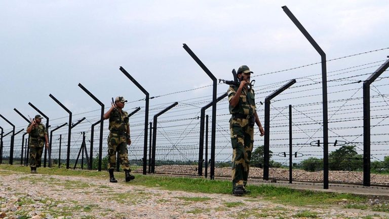 Bangladeshi smugglers attack BSF team on Tripura border injuring a Jawan, one smuggler killed after shot with rubber bullet