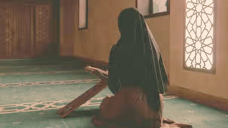 Uttar Pradesh: Muslim woman lures Hindu teenage girl into offering Namaz and keeping Roza, threatens suicide in victim’s house after getting caught