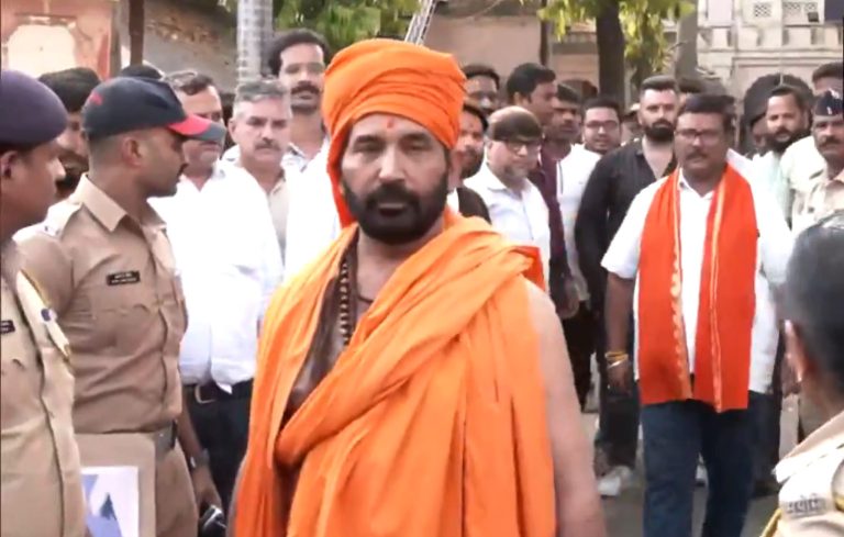 Nagpur violence by Muslim mob: 8 VHP and Bajrang Dal workers surrender and arrested after they were booked for burning Aurangzeb effigy, granted bail