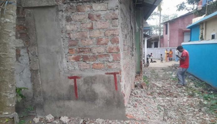 Bangladesh: BNP extremists pelt stones and vandalise house of Hindu family, issue death threats in hopes of encroaching property