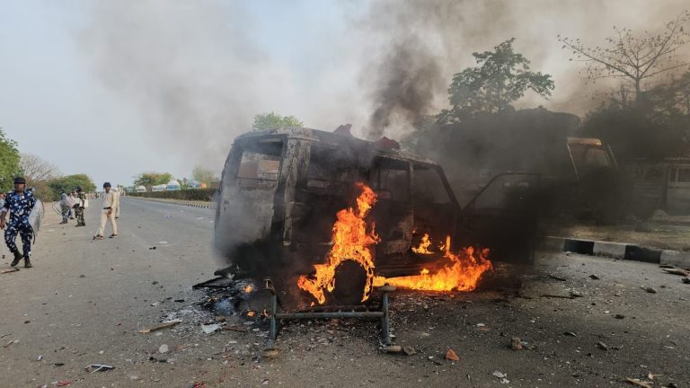 Violence continues in Murshidabad over Waqf Act, two people shot after hospital, shopping mall and other establishments vandalised by mob