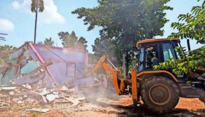 Assam: Muslim mob attacks police team during eviction drive in Paikan Reserve Forest; 1 killed and several injured after police retaliate