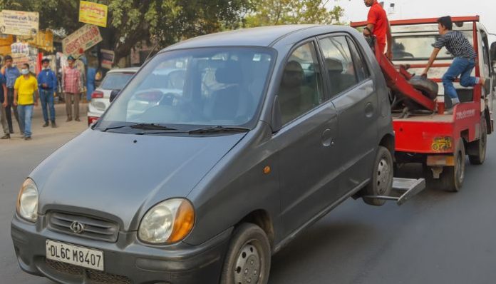 Vehicles are being seized in Delhi as part of the old petrol and diesel vehicle ban