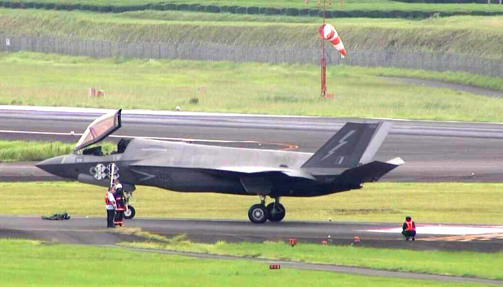 British Navy F-35 Jet Makes Emergency Landing in Japan After Technical Issues