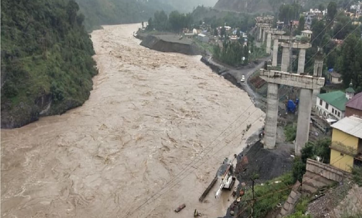 Massive cloudburst hits route of Machail Mata Yatra in Kishtwar ...