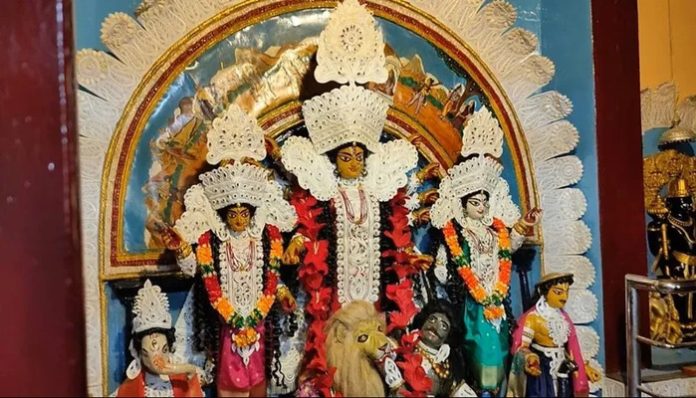 The idol of Goddess Durga did not move from its place.