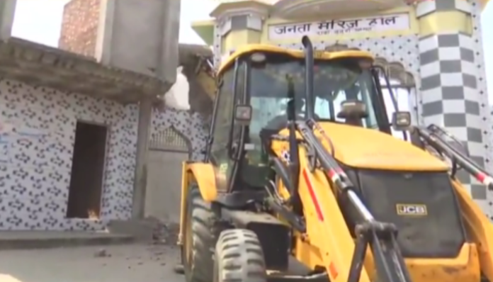 The Sambhal administration is carrying out the demolition of the illegal mosque.