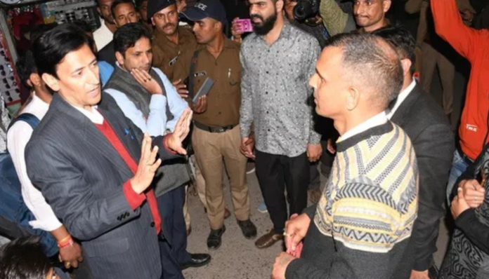 Commissioner Rawat conducted raids at two common service centres in Banbhoolpura.
