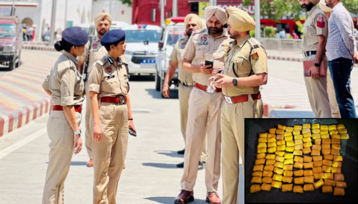 Amritsar rural police caught a consignment of 𝟓𝟏.𝟓 𝐤𝐠 𝐡𝐞𝐫𝐨𝐢𝐧.