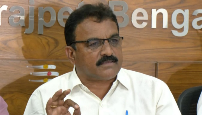 Karnataka contractors threaten to carry out strike over unpaid dues.