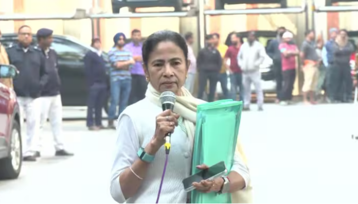 While ED conducts raids, Mamata Banerjee retrieves files from the I-PAC office.