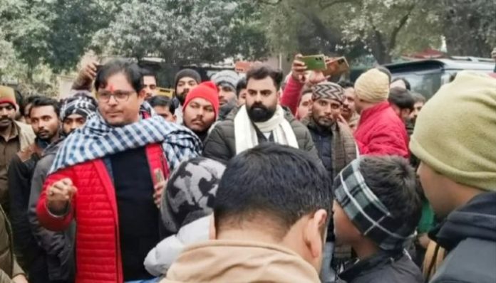Uttar Pradesh: Naushad and Faisal stab Hindu youth to death in Kushinagar, locals block road in protest
