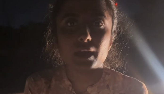A Hindu girl is harassed and attacked by Muslims while travelling to Mahakali Mandir.