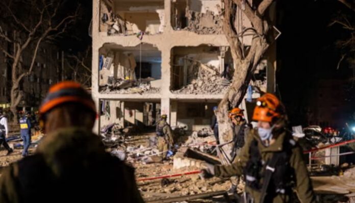 Iran strikes Israel 100 injured