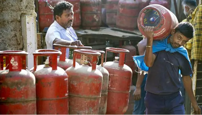 Shortage of LPG? Refill delays in several cities affect restaurants in Chennai, Bengaluru, Mumbai as govt announces booking curbs, Essential Commodities Act invoked