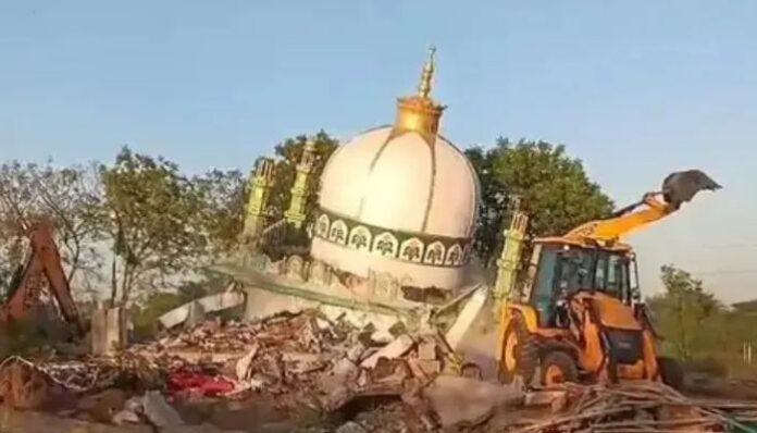 Gujarat: BJP govt carries out bulldozer action, demolishes illegal dargah built on grazing land in Bharuch