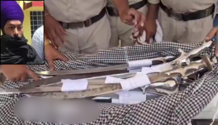 A person dressed as a Nihang Sikh was caught by police in Khandwa, Madhya Pradesh.
