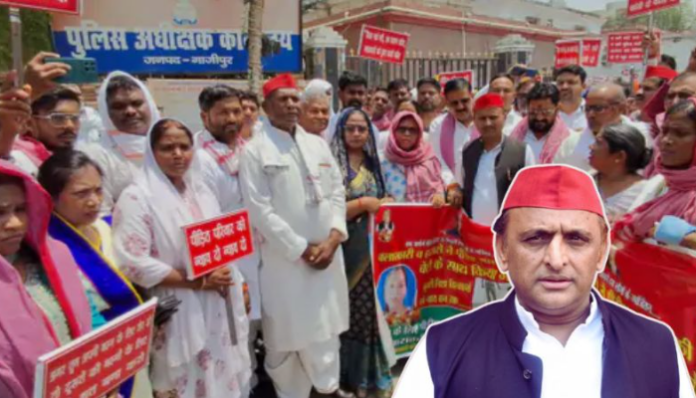 When the SP team attempted to meet the victim's family members in Ghazipur, they were beaten up by locals.