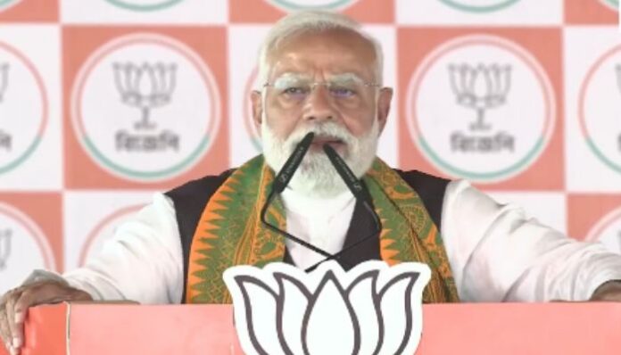 Siliguri: PM Modi vows to stop illegal immigration and Tukde Tukde gang, ensure women's safety, put an end to TMC's corruption and political violence