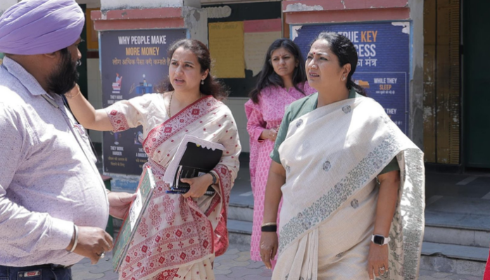Delhi CM Rekha Gupta conducted the inspection of schools in Delhi.