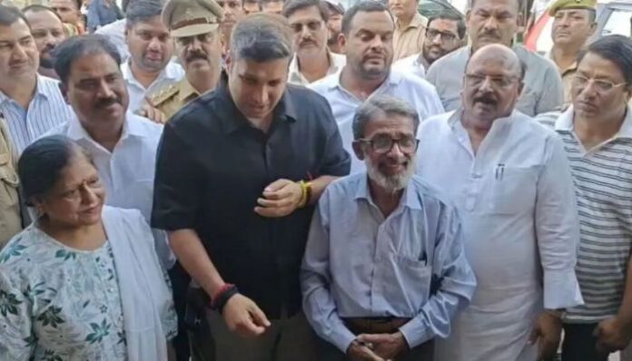 An elderly couple in Ghaziabad finally got their shop back after nearly 25 years of alleged illegal occupation by Mohammad Imamuddin Malik.