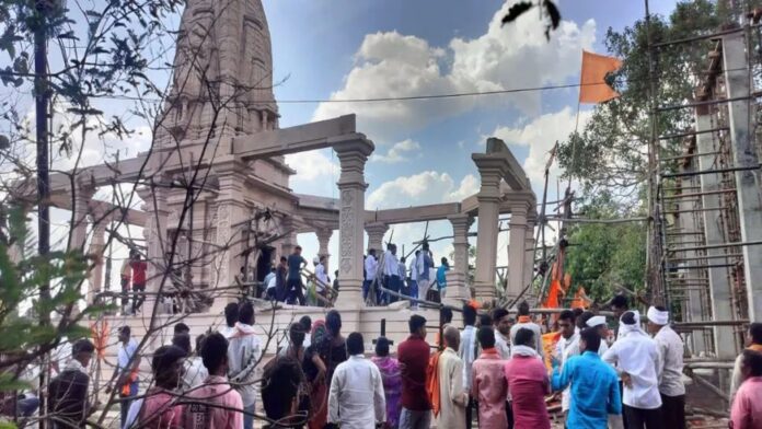 Parbhani temple roof collapse