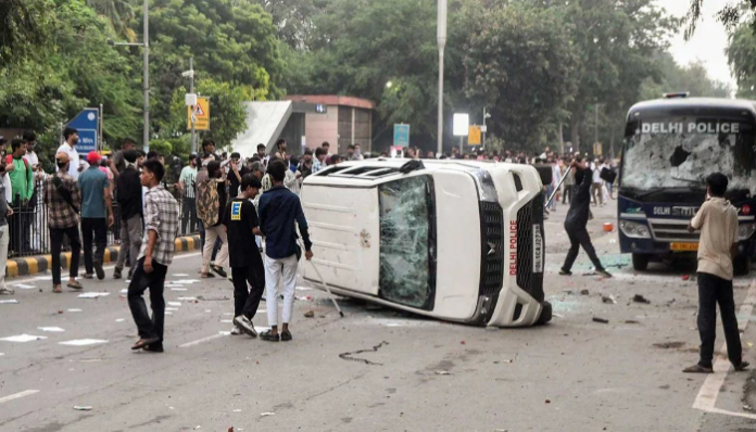As CJP protest turns violent, Modi govt grants detention powers under NSA to Delhi Police chief