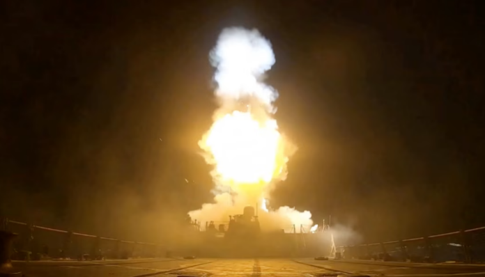There is currently a new wave of strikes between the United States and Iran.
