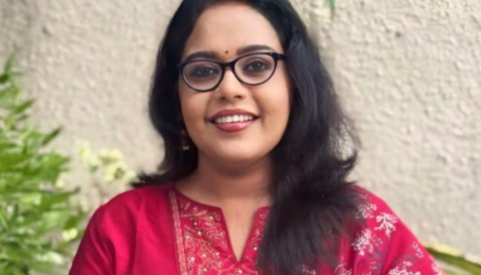FIR against Aparna Kurup for criticising sexist remarks made by a Sunni cleric.