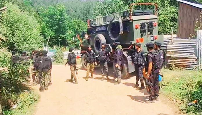 The Indian Army and the J&K Police are carrying out a joint operation in J&K.