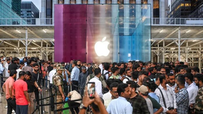 Apple iPhone 18 Pro queue Apple stores